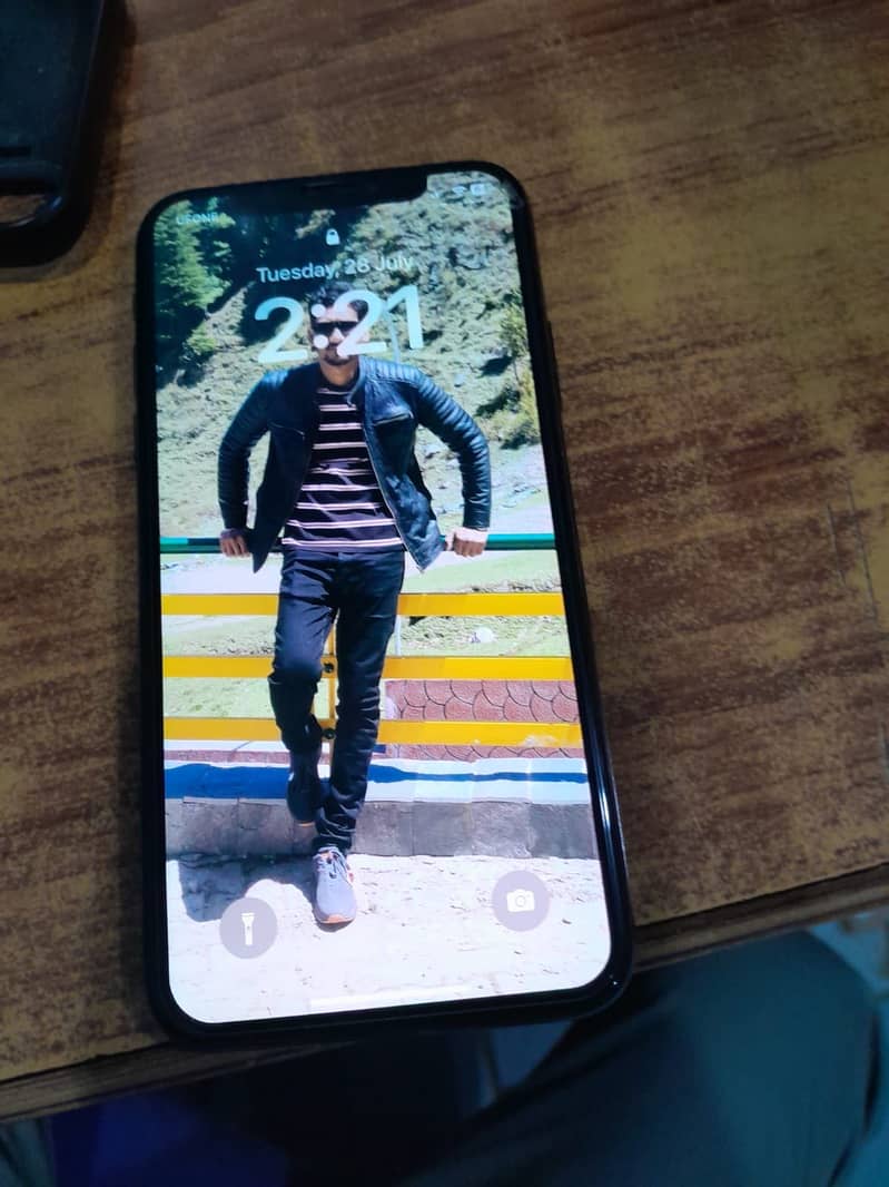 Apple iPhone X 4
