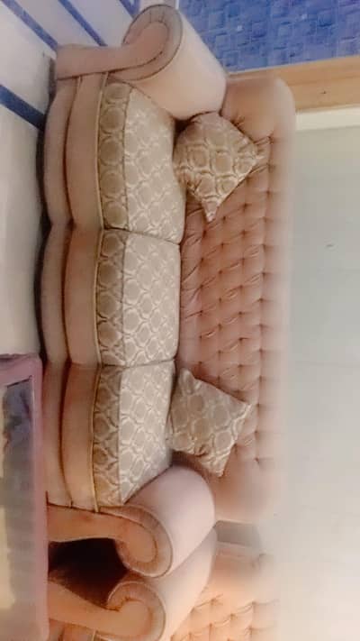 sofa set for sale | one sofa leg is broken