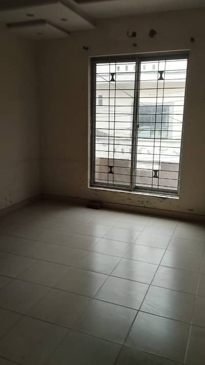 3 MARLA PORTION FOR RENT