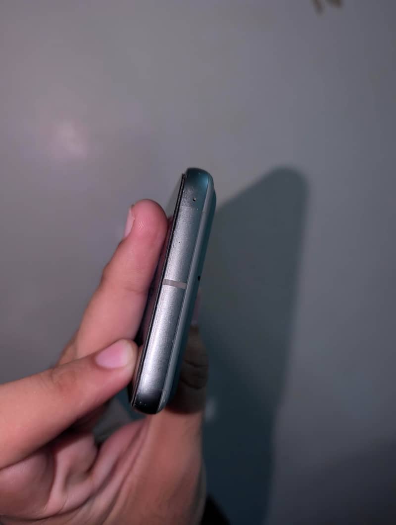 Google Pixel 8 4