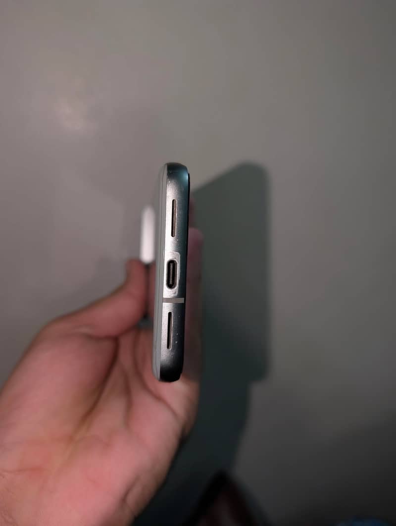 Google Pixel 8 5