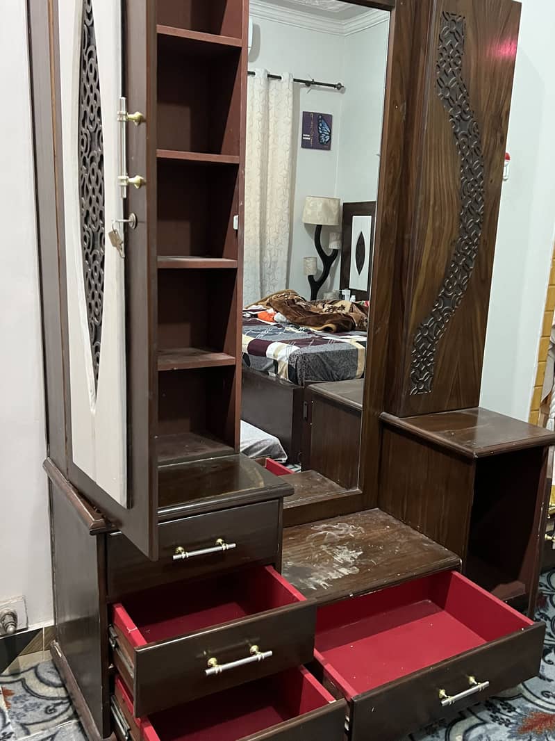 Dressing table with mirror 0