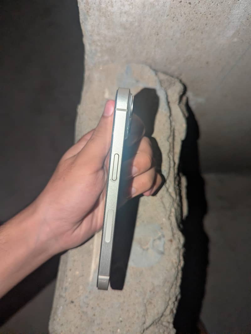 Apple iPhone 14 4