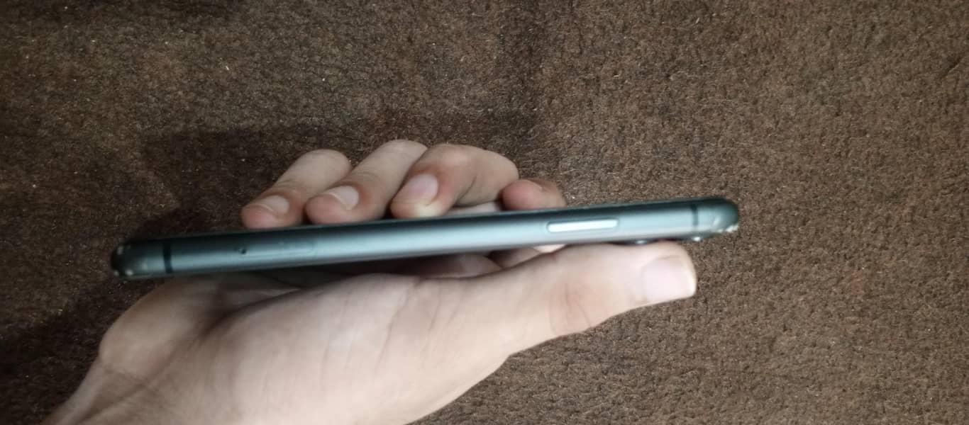 Apple iPhone 11 3