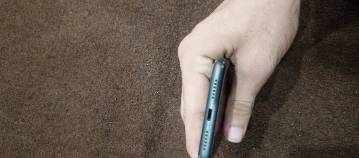 Apple iPhone 11 4