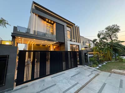 1 Kanal Luxurious House Available For Sale