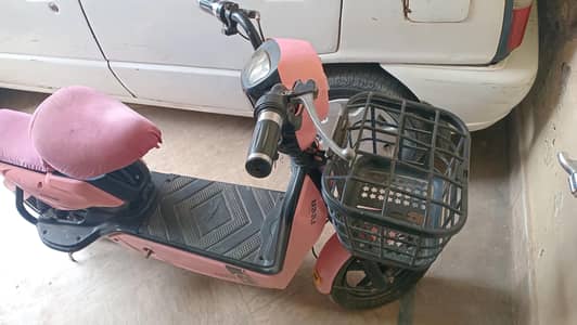 Reen Green Scooty