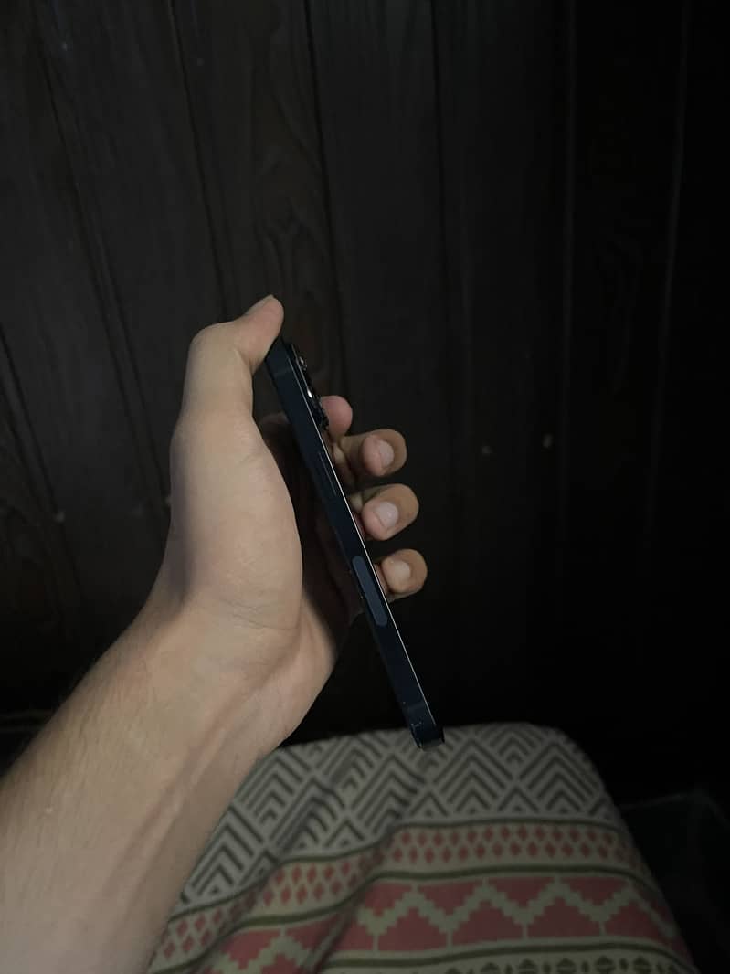 Apple iPhone 14 3