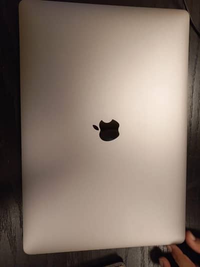Apple MacBook Pro 15-inch (2017)
