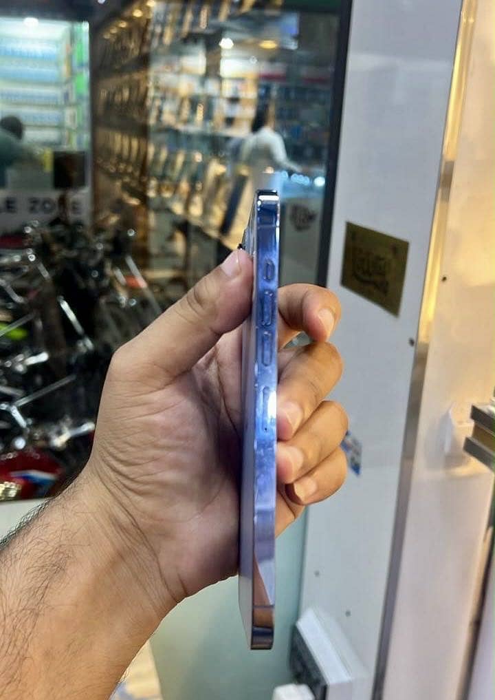 Apple iPhone 13 Pro Max 1
