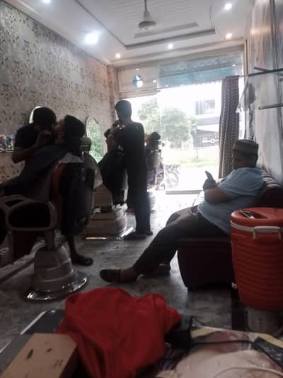 signature haircut mens salon