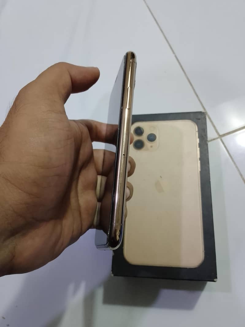 Apple iPhone 11 Pro 2