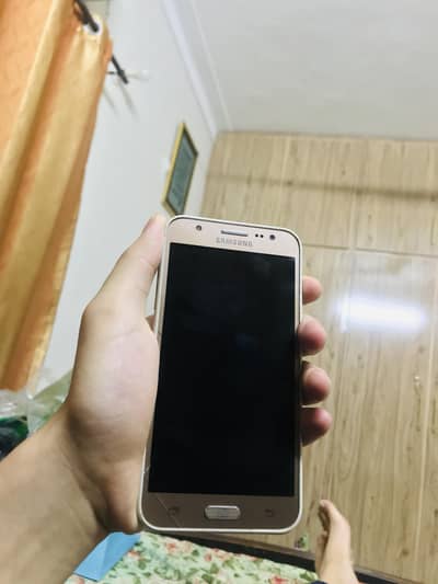 Samsung Mobile J5