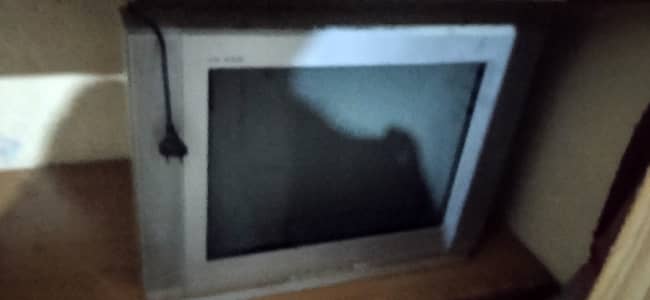 21 inch tv . chlta hoa tv hy ok condition me with remote