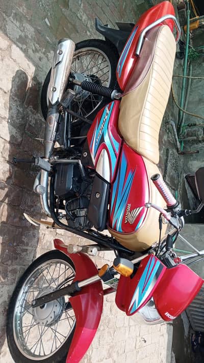 Honda pridor red clr for sale