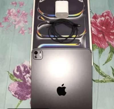  Apple iPad Pro M4 11” – Like New | 10/10 Condition 