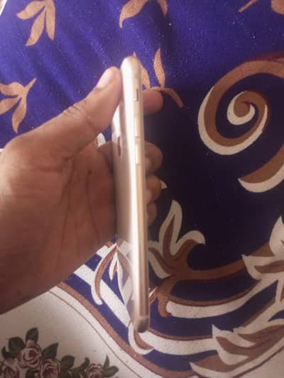 BILKUL OK PHONE HE KOI MASLA NHI HE 256 GB he battery halth kam he 62