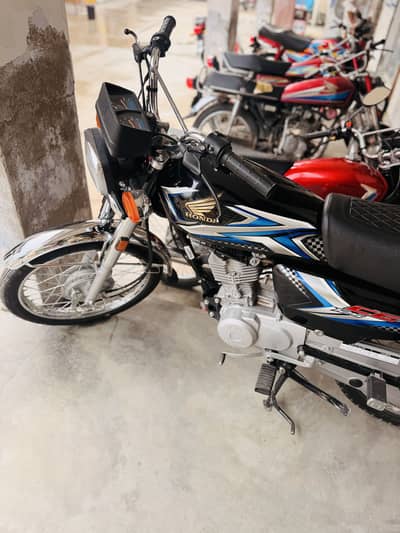 24/25 model new condition jo Bhai interested ho wohi rabta kry