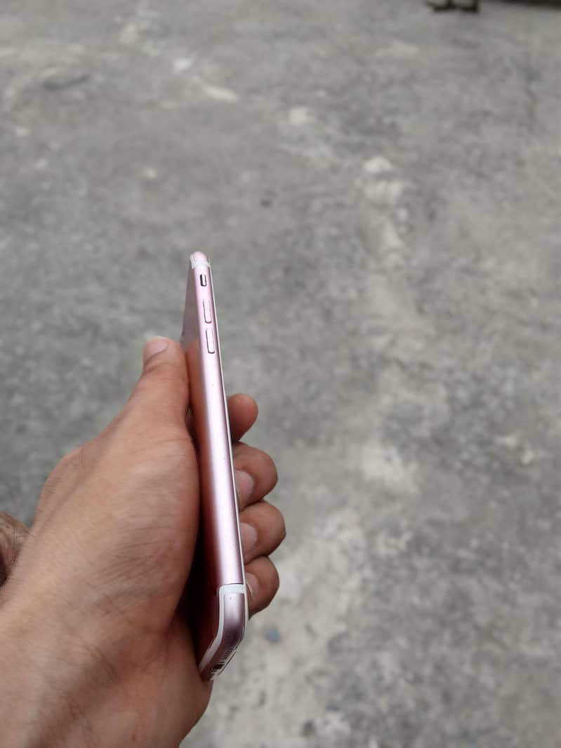 Apple iPhone 7 2