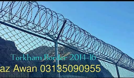 Chainlink Fence / Razor Wire Barbed Wire Security Fence Weld mesh