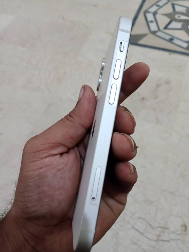 Apple iPhone 12 mini 4