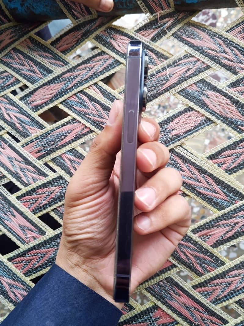 Apple iPhone 14 Pro 2
