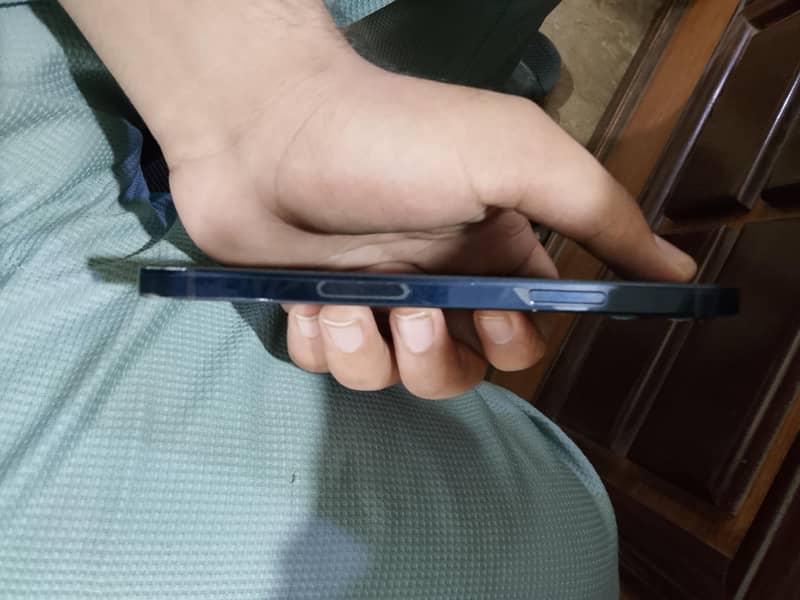 Apple iPhone 12 1