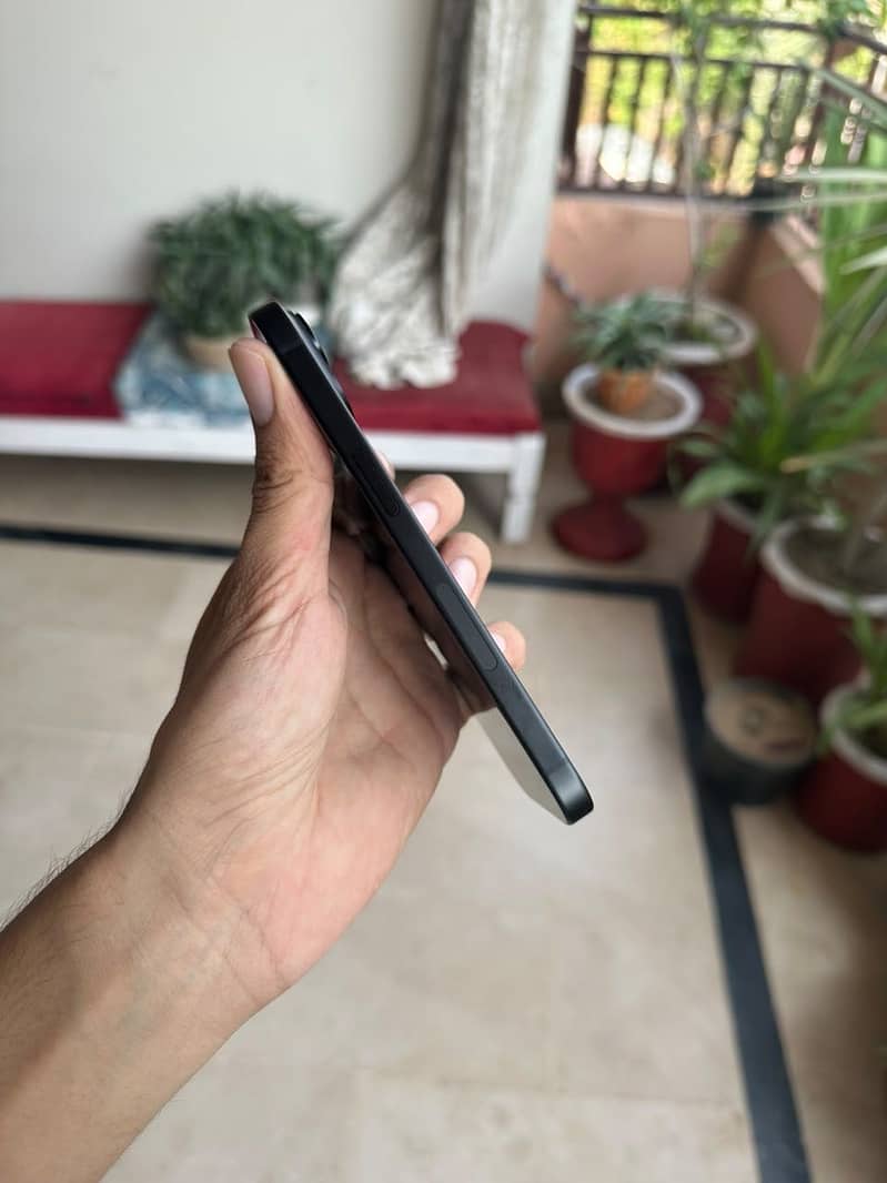 Apple iPhone 15 4