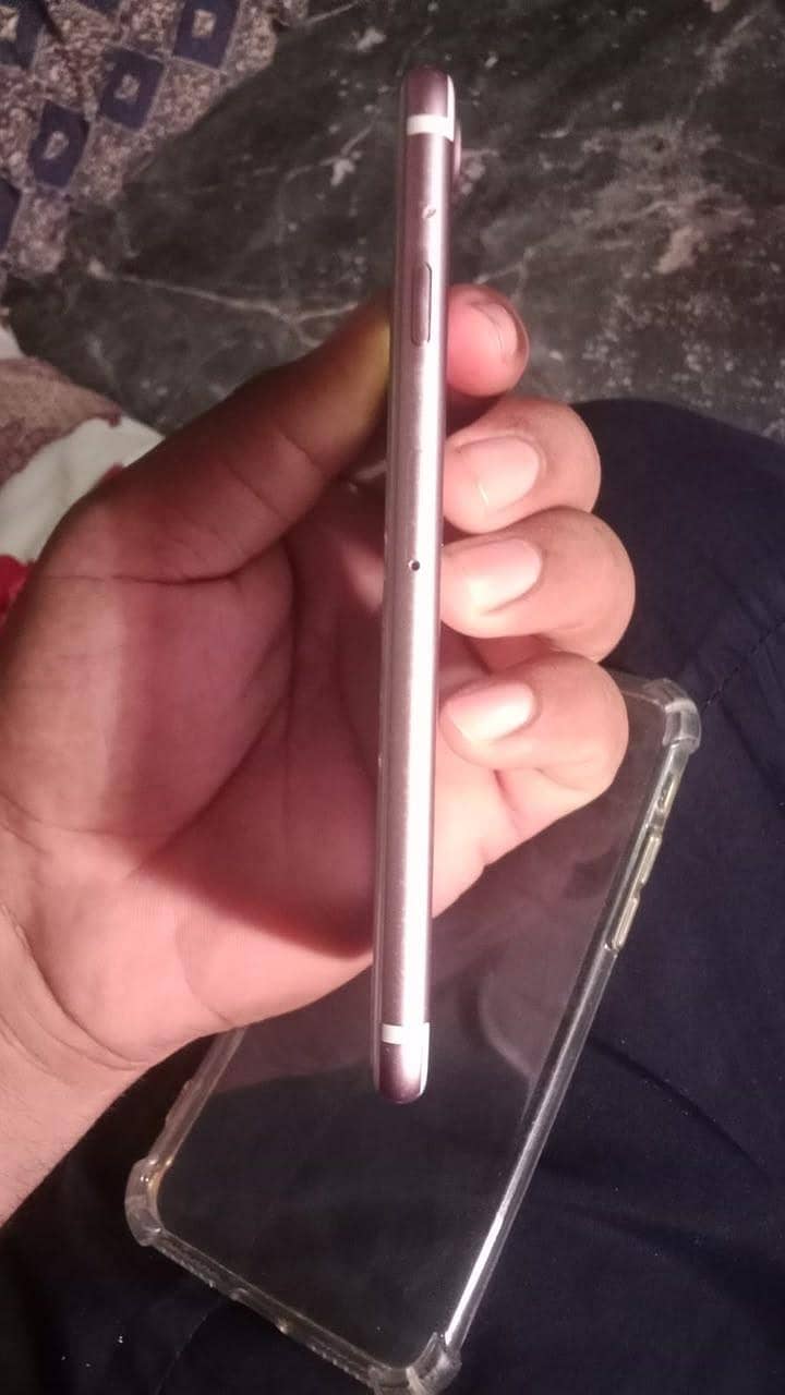 Apple iPhone 7 Plus 4