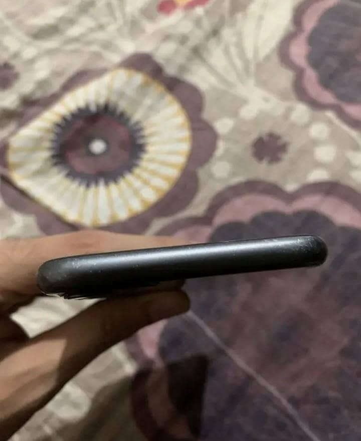 Apple iPhone 11 3