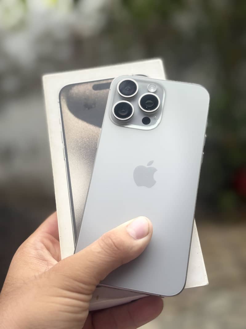 Apple iPhone 15 Pro Max 0
