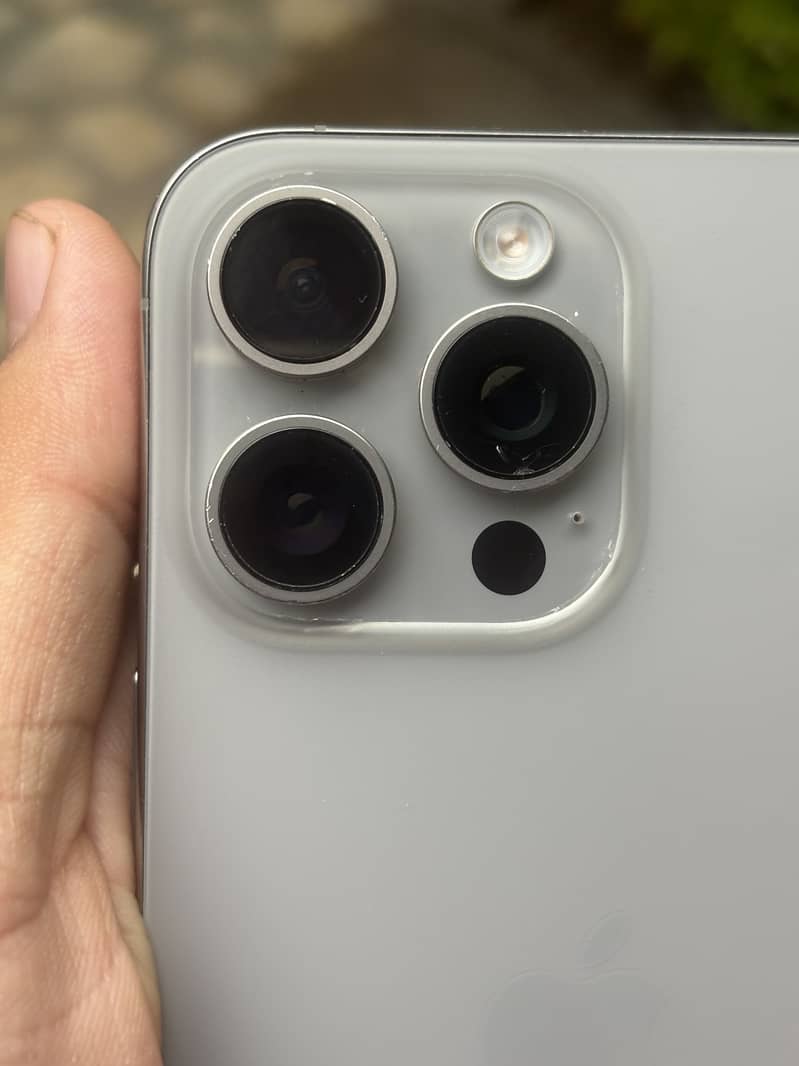 Apple iPhone 15 Pro Max 1