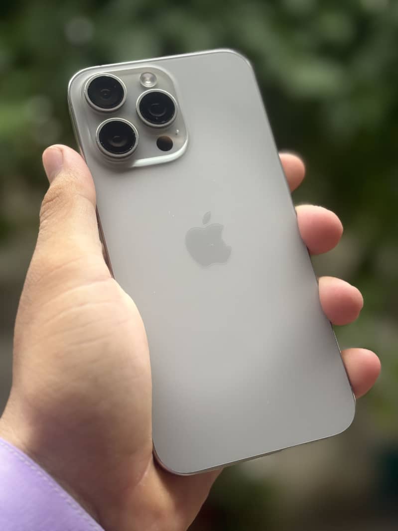 Apple iPhone 15 Pro Max 4