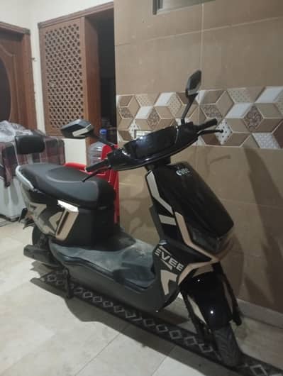 Evee scooty