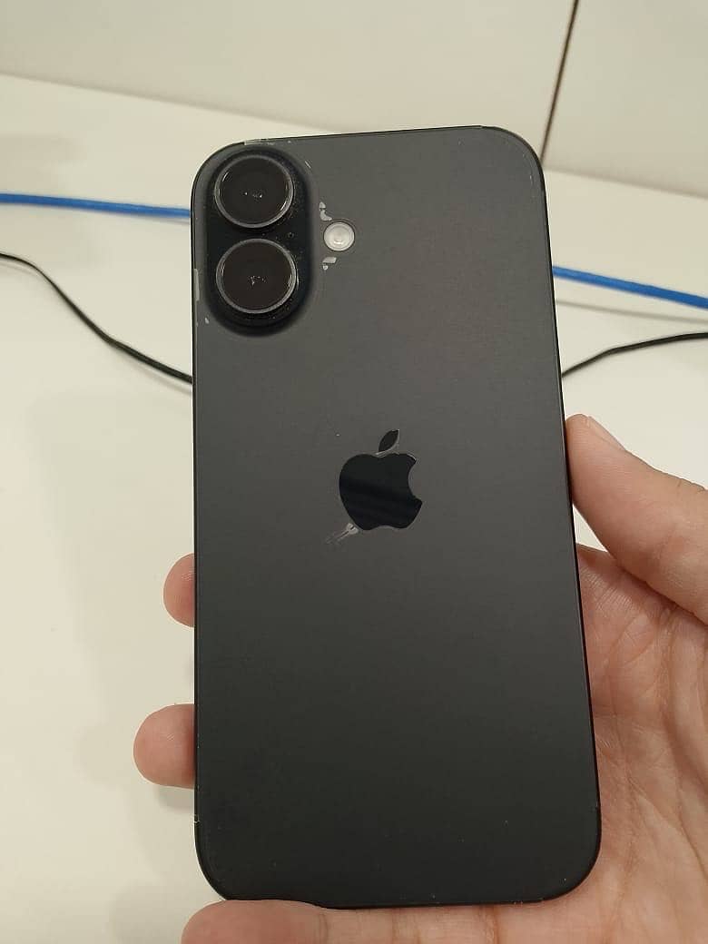 Apple iPhone 16 0