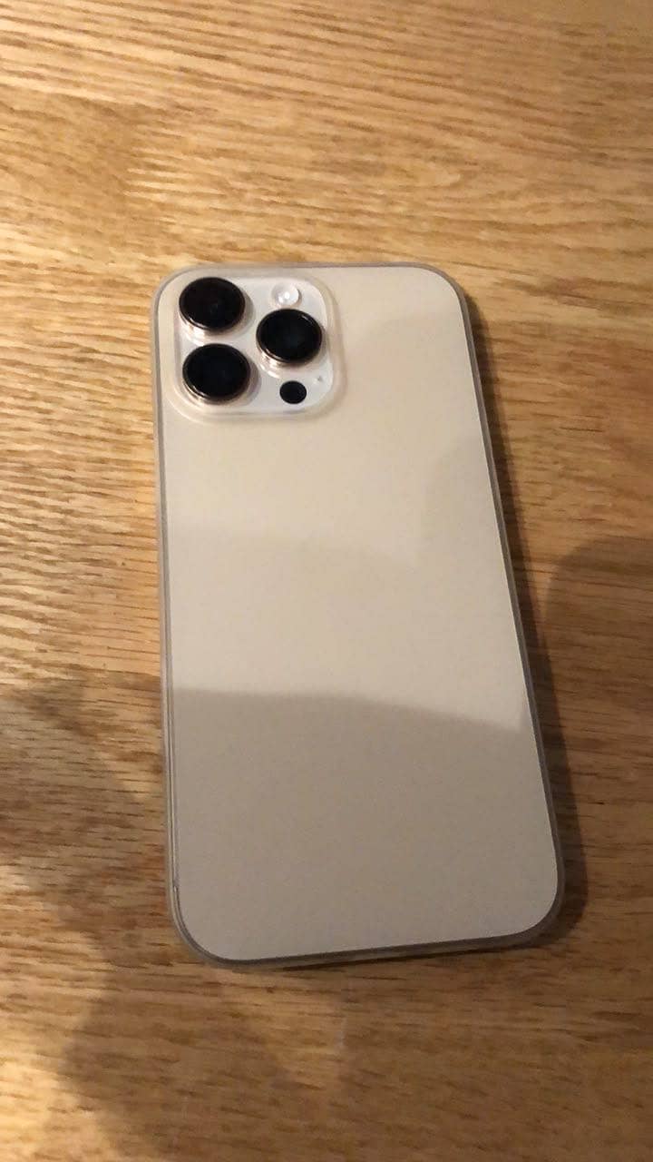 Apple iPhone 16 Pro Max 0