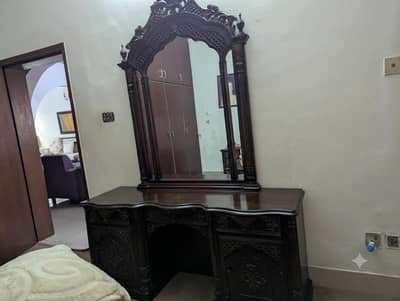 Premium Chinioti Bedroom set | Solid Sheesham and akhrot wood