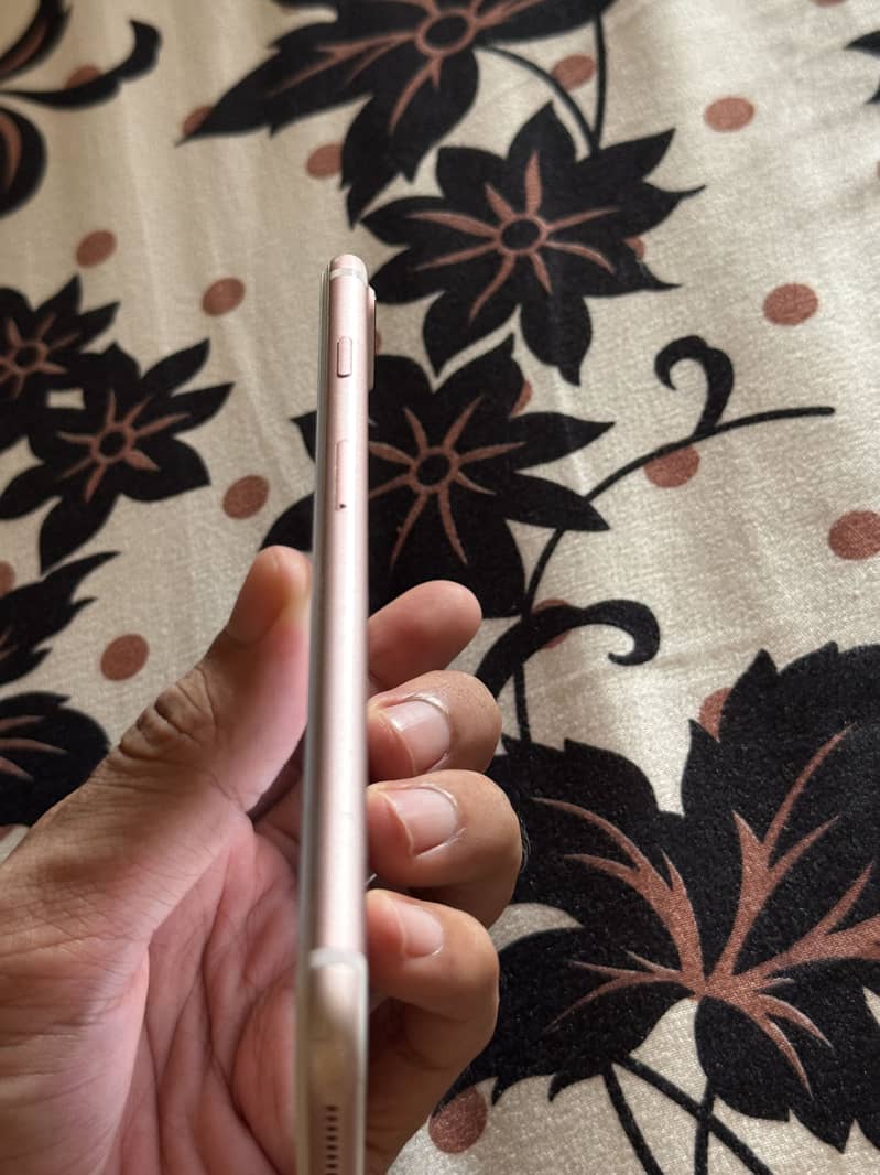 Apple iPhone 7 Plus 2