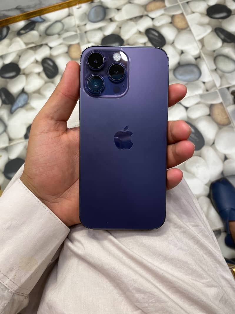 Apple iPhone 14 Pro Max 1
