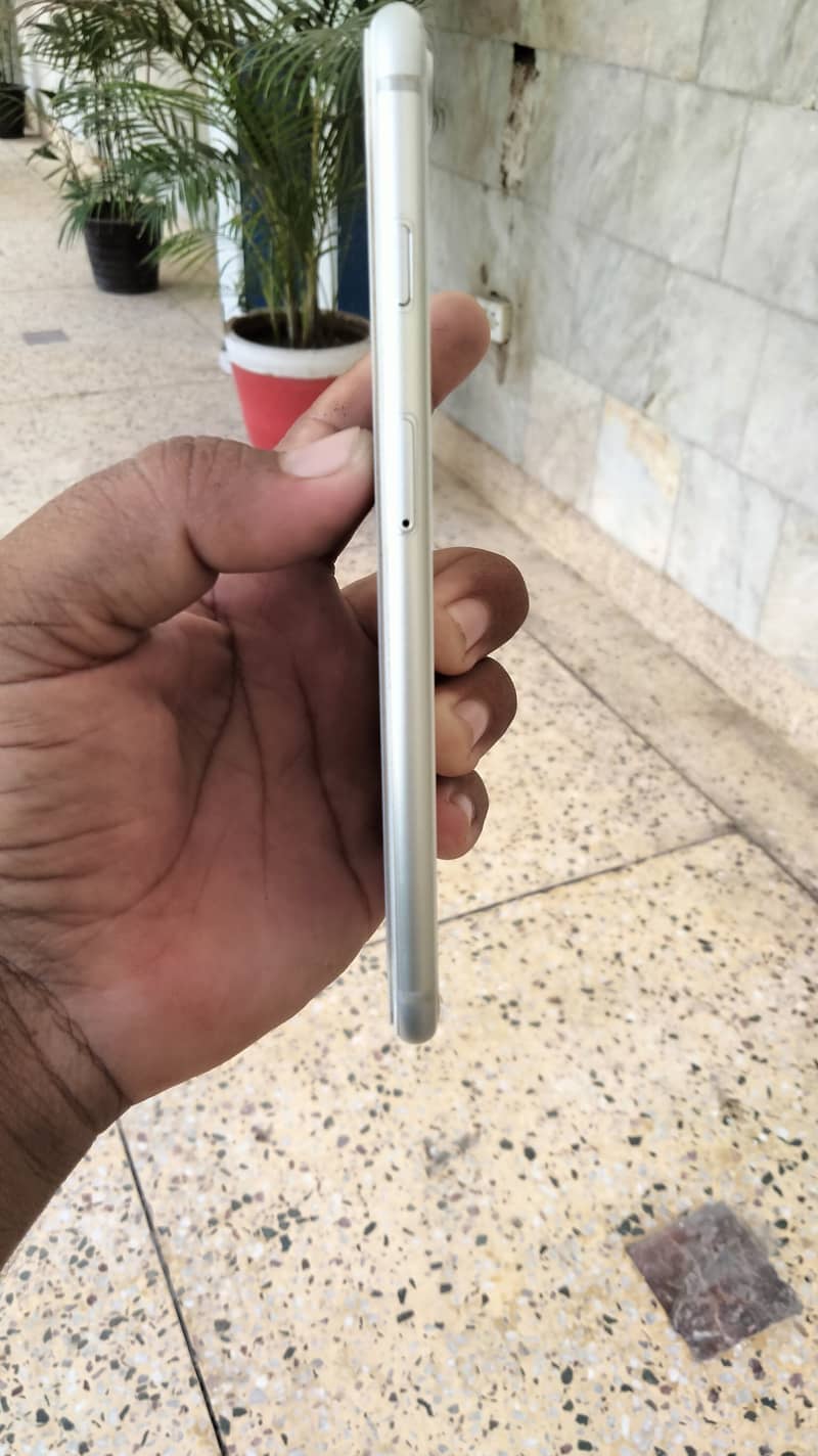 Apple iPhone 8 Plus 2