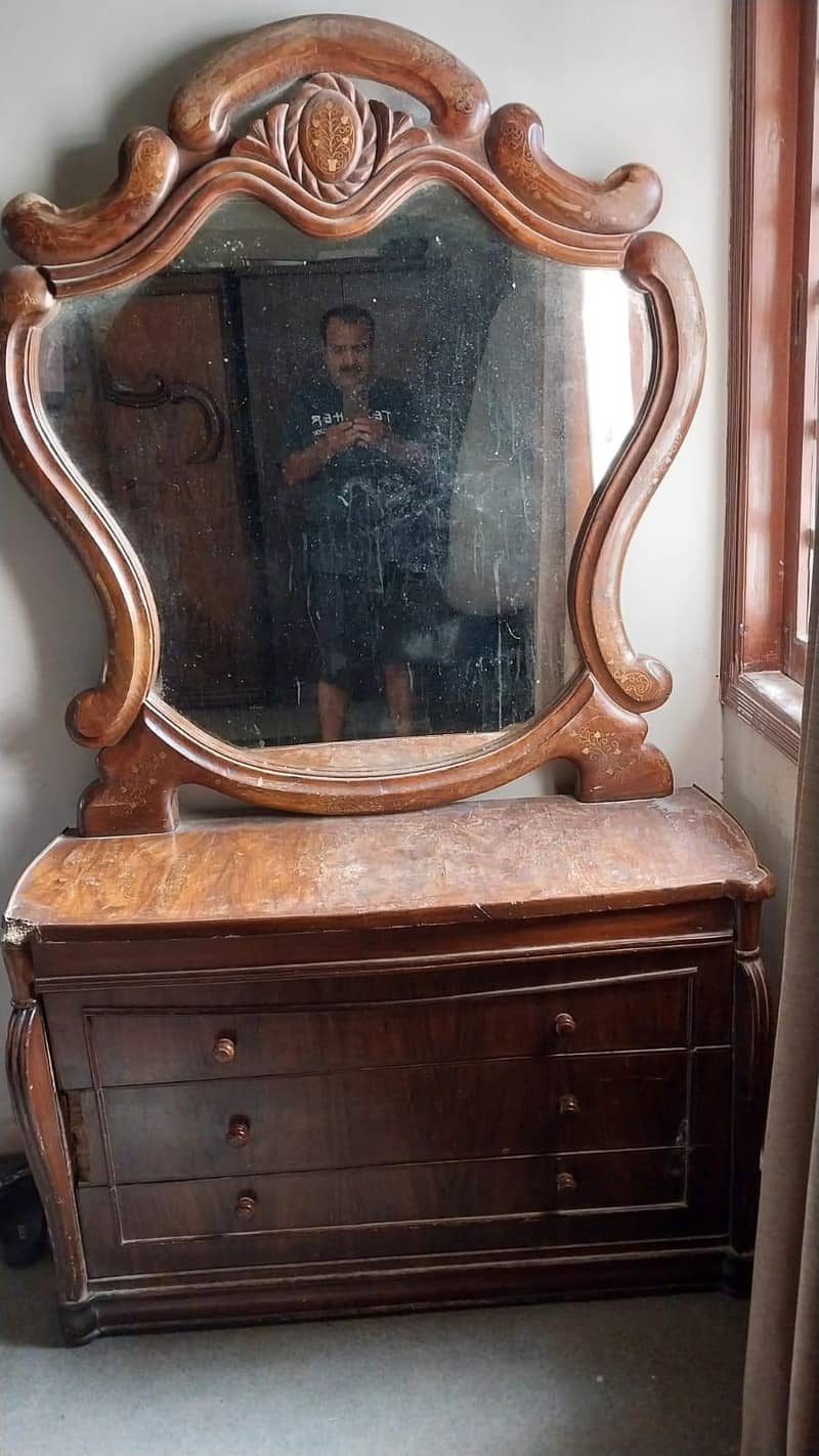 dressing table and divider 1