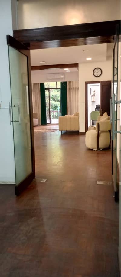 5,000 Sq. Ft. Commercial Space for Aesthetic Clinic & Office Prime Commercial Location
