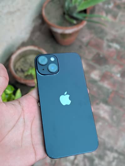 Apple iPhone 14 in 4 months apple warranty