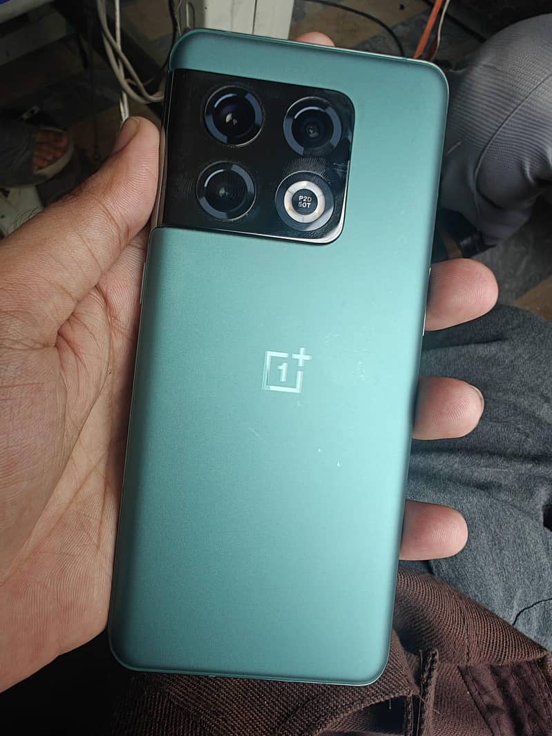 One Plus 10 Pro 4