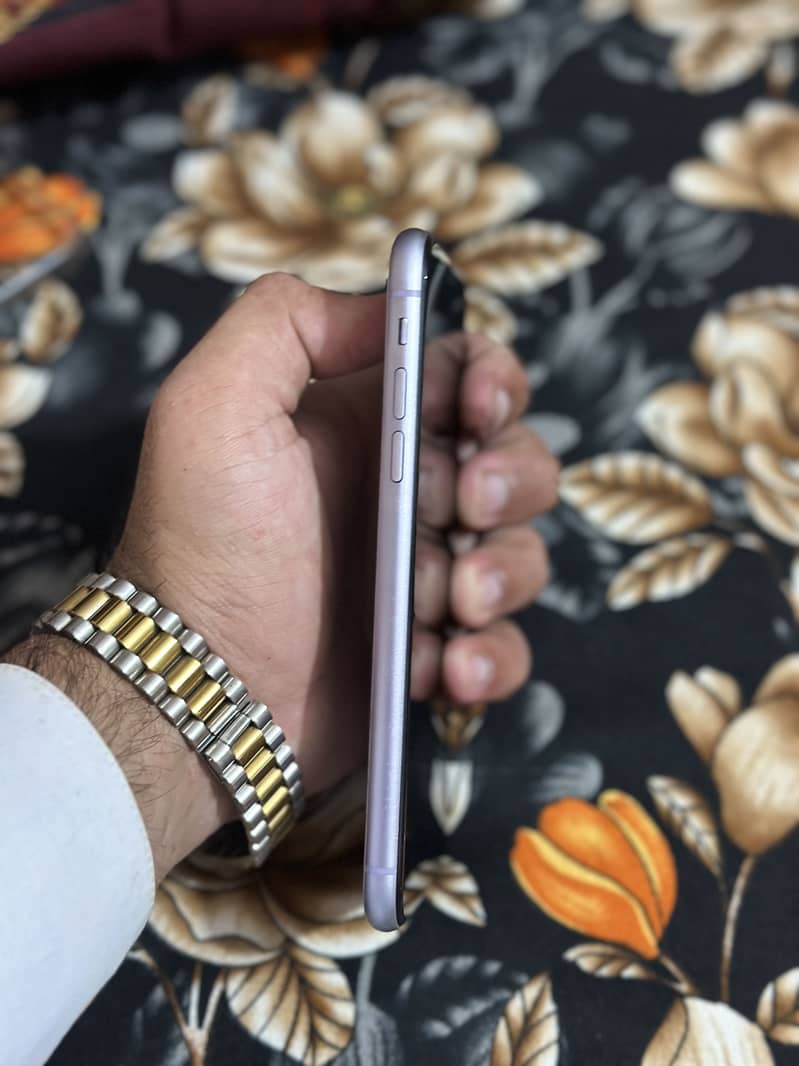 Apple iPhone 11 3