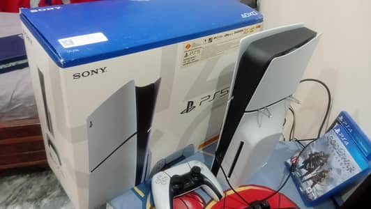 PS5 SLIM DISK EDITION WITH GOD OF WAR RAGNARÖK CD GOOD CONDITION
