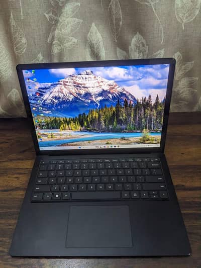 Microsoft surface 4 laptop 13 inch display
