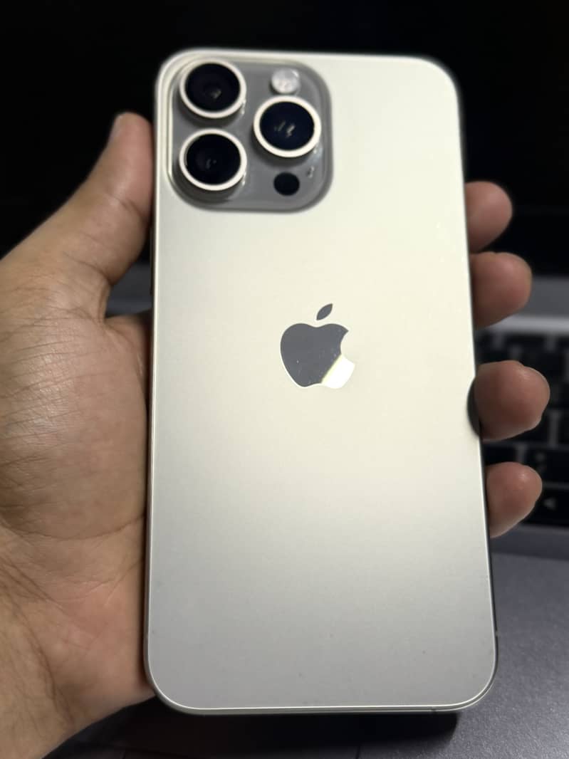 Apple iPhone 15 Pro Max 0