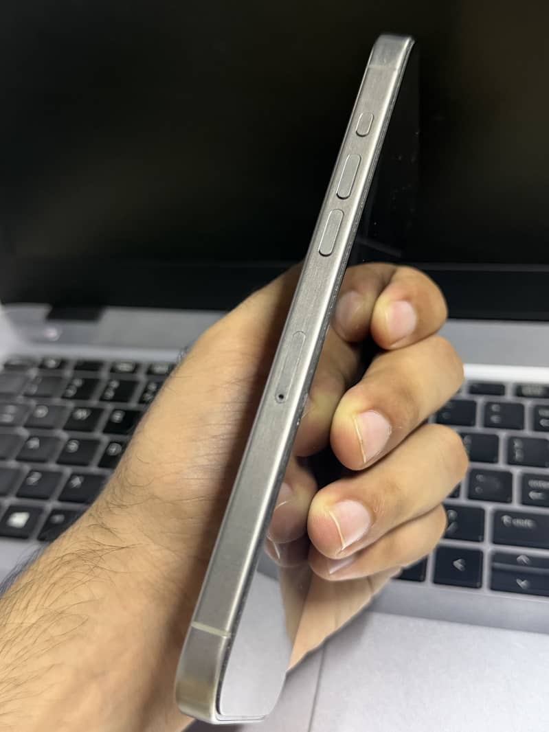 Apple iPhone 15 Pro Max 2