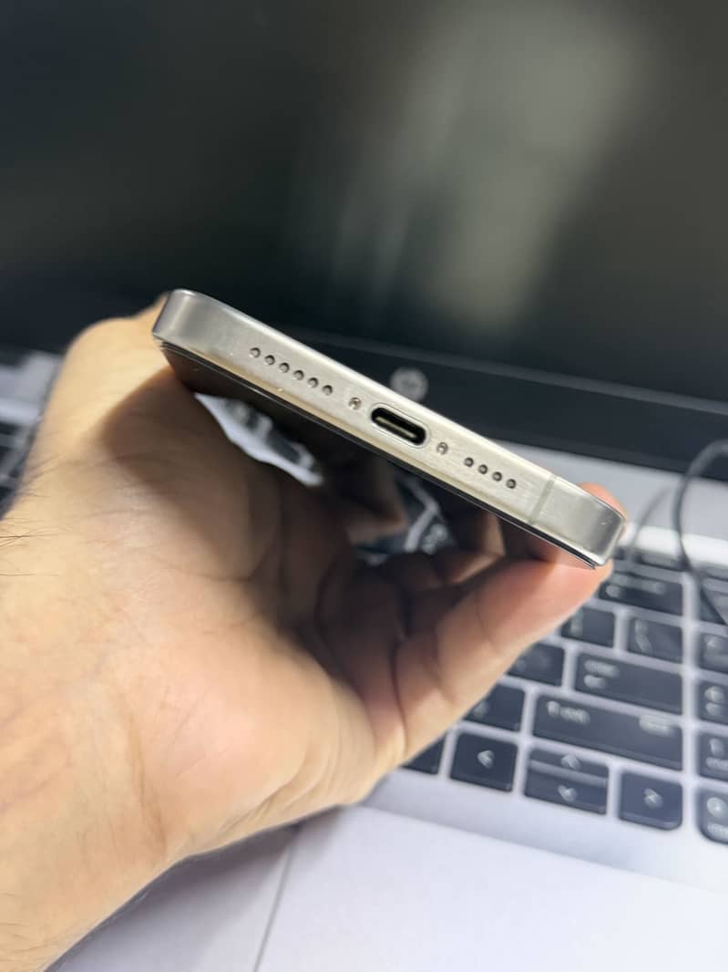 Apple iPhone 15 Pro Max 4